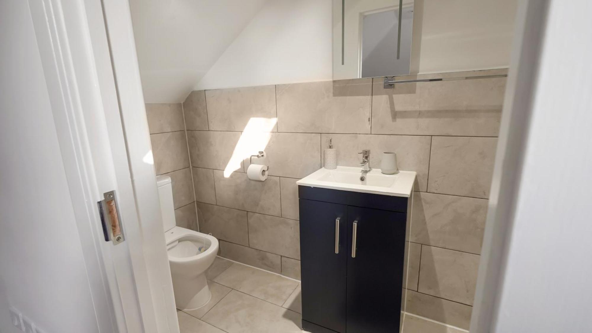 Place To Stay In Longbridge Barking  Buitenkant foto
