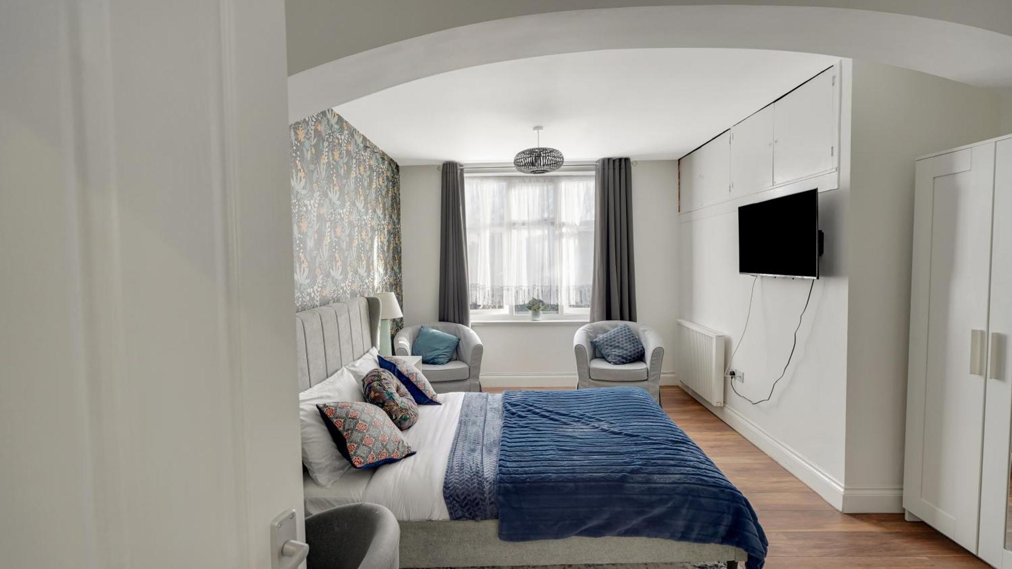 Place To Stay In Longbridge Barking  Buitenkant foto