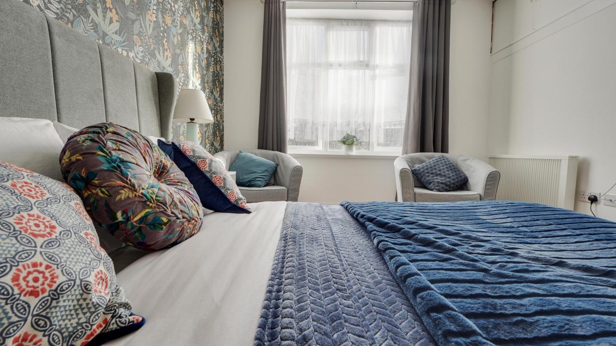 Place To Stay In Longbridge Barking  Buitenkant foto